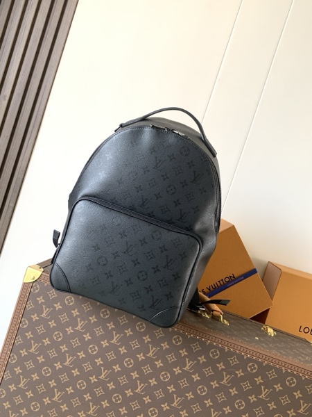 Louis Vuitton Backpack M26765 Discovery Cargo